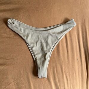 Medium cheeky bottoms